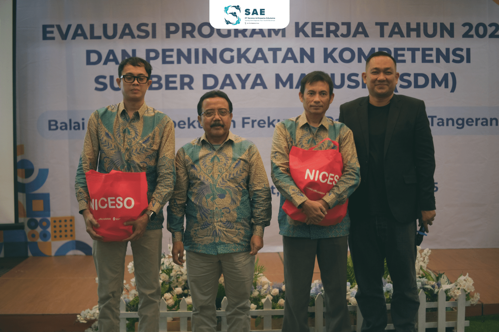 Pelatihan SDM menjadi kunci meningkatkan kualitas sumber daya manusia agar lebih kompeten, produktif, dan siap menghadapi tantangan bisnis.